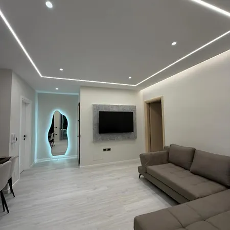 Chic Free Parking Apartment