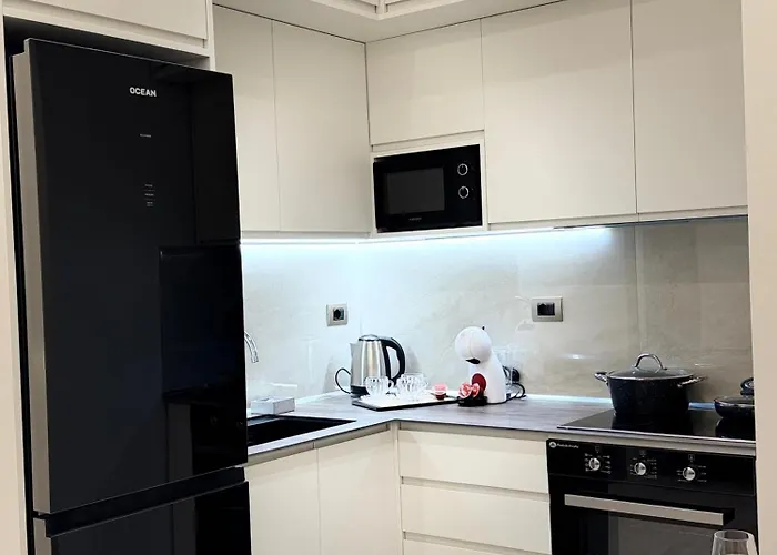 Chic Free Parking Vlorë