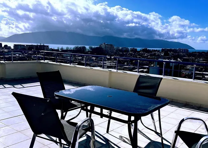 Chic Free Parking アパート Vlorë